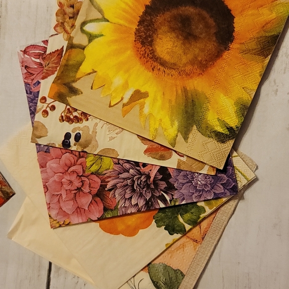 NWOT Fall/Autumn/Harvest Themed Napkins - Picture 2 of 9